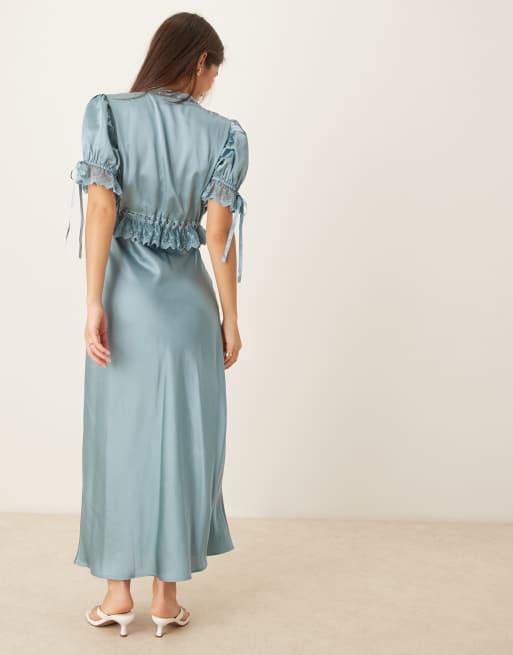 ASOS DESIGN – Blågrå tea-klänning i satin med 2-i-1-design, midilängd, spets och puffärmar, 3 av 4