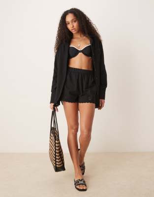 ASOS DESIGN - Blake - Oversize-Strandhemd in Schwarz mit Lochstickerei