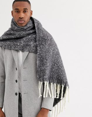 фото Широкий пушистый серо-белый шарф asos design-серый