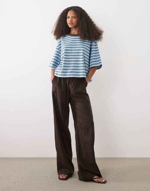 ASOS DESIGN – Blårandig crop top med boxig passform och kontrastfärgad halsringning, 3 av 4