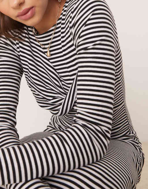 ASOS DESIGN – Blårandig midiklänning med långa ärmar och snurrad knut vid bysten, 2 av 4