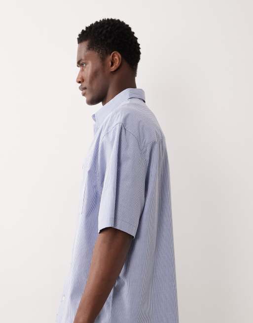 ASOS DESIGN – Blårandig skjorta i oversized fit med märke på bröstet, 4 av 5
