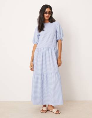 ASOS DESIGN – Blårutig, panelsydd maxiklänning med rund halsringning och puffärmar - view 1