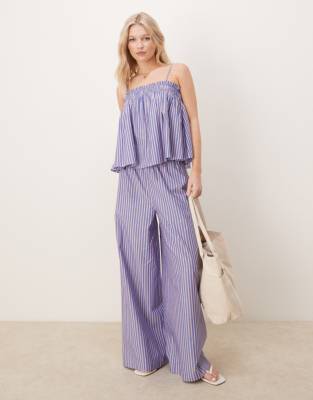 ASOS DESIGN – Blått- och rödrandigt set med smockat linne och byxor med smockad midja - view 1