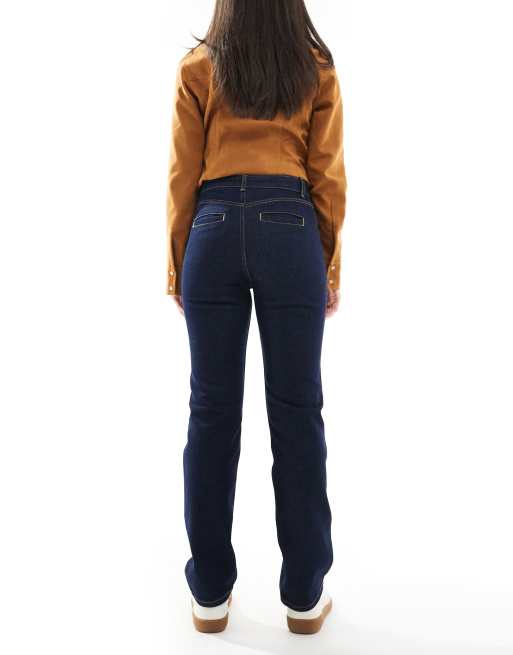 ASOS DESIGN – Blåtvättade, raka jeans med guldfärgade knappar, smal passform och hög midja, 3 av 5