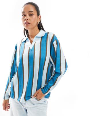 ASOS DESIGN - Blau gestreiftes Oberteil im Fußball-College-Design