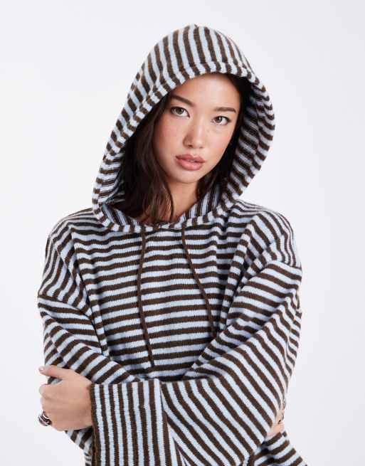 ASOS DESIGN – Blau und Braun gestreifter Kapuzenpullover aus flauschigem Strick, Kombiteil, 2 von 4