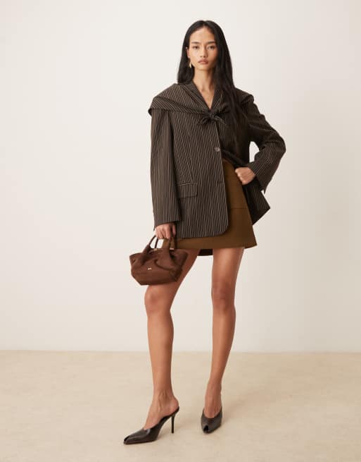 ASOS DESIGN - Blazer à détail foulard - Marron à fines rayures, 2 de 4