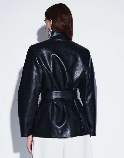 ASOS DESIGN blazer ajusté à col montant, ceinture et manches cocon, noir effet craquelé, 4 de 4