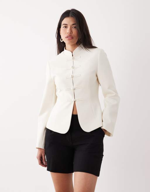 ASOS DESIGN - Blazer color avorio stretto in vita con colletto alla coreana