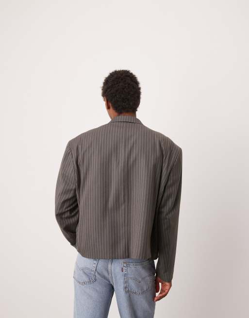 ASOS DESIGN - Blazer court ultra oversize à double boutonnage et rayures fines - Gris, 3 de 5