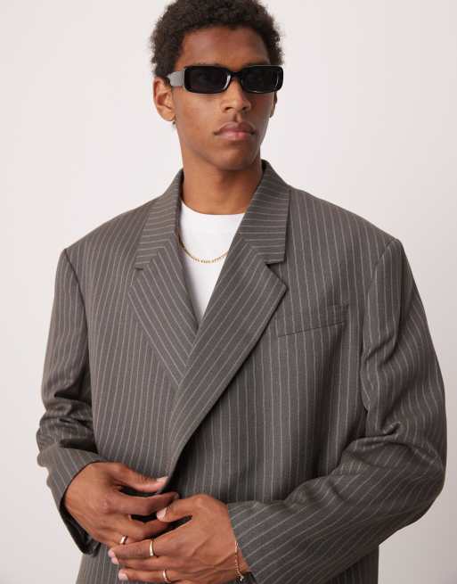 ASOS DESIGN - Blazer court ultra oversize à double boutonnage et rayures fines - Gris, 4 de 5
