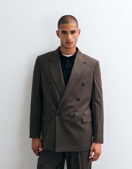 ASOS DESIGN - Costume décontracté avec veste à double boutonnage et pantalon ample à doubles pinces et fines rayures - Marron, 3 de 3