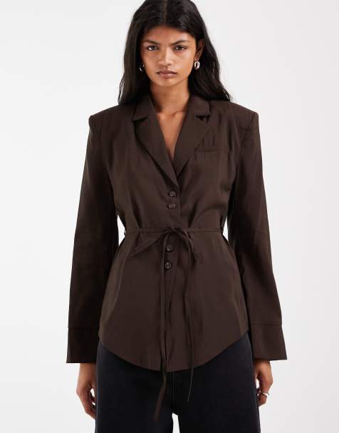 ASOS DESIGN blazer met schoudervullingen, strikceintuur en zachte structuur in chocoladebruin - view 1