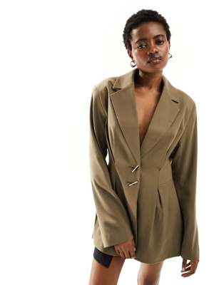 ASOS DESIGN - Blazer mit Zierfalten an der Taille in Khaki-Grün