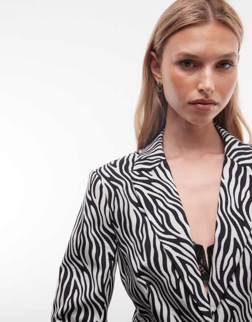 ASOS DESIGN blazer sartoriale sagomato sui fianchi con stampa zebra, 3 di 4