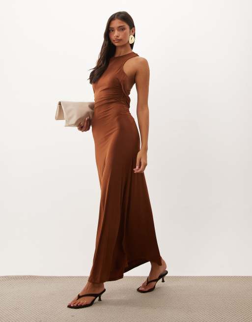 ASOS DESIGN blød maxi-kjole i kolonneform med detalje bagpå i brun, 3 af 4