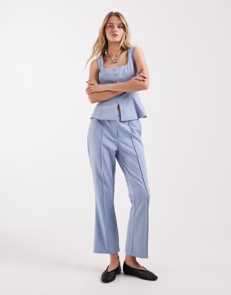 ASOS DESIGN – Blekblå, figursydda byxor med utsvängd design nedtill - view 1