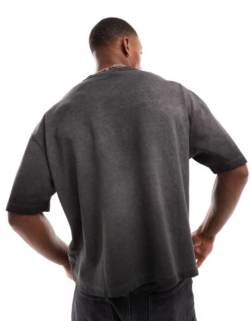 ASOS DESIGN – Bleksvart, boxig t-shirt i oversize med grungetryck framtill, 3 av 4