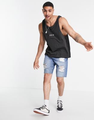ASOS DESIGN – Bleksvart linne i dubbla lager med Berlin-tryck