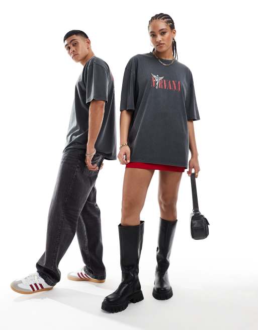 ASOS DESIGN – Bleksvart oversize t-shirt i unisex-modell med licenserat Nirvana-tryck med ängel, 4 av 4