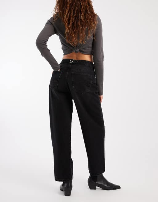 ASOS DESIGN – Bleksvarta, ankellånga jeans med barrelben och indragen midja , 3 av 5