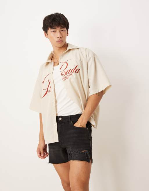 ASOS DESIGN – Bleksvarta, raka, korta jeansshorts med reva, 3 av 5