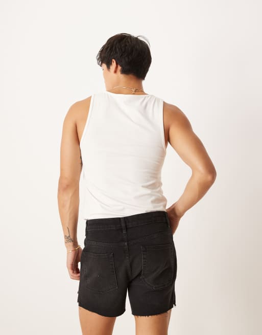 ASOS DESIGN – Bleksvarta, raka, korta jeansshorts med reva, 4 av 5