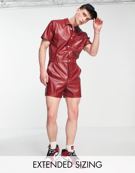 ASOS DESIGN - Bleu de travail coupe courte en imitation cuir - Rouge