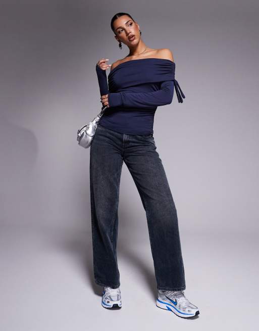 ASOS DESIGN - Blækblå offshoulder-top med rynker og lange ærmer i blødt stof, 3 af 4
