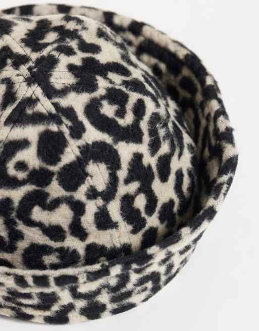 ASOS DESIGN bøllehat med opsmøg og leopardprint, 2 af 3