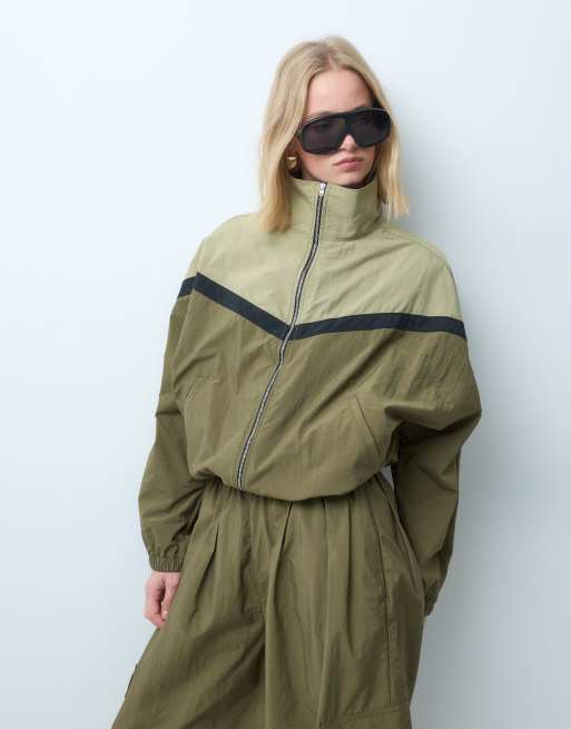 ASOS DESIGN block colour batwing windbreaker jacket in green, 2 of 3
