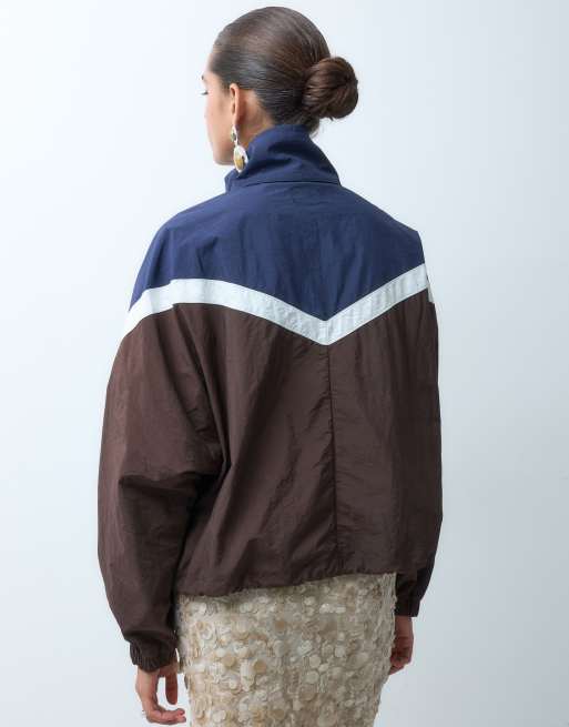 ASOS DESIGN blockfärgad batwing vindjacka i navy och chokladbrun, 3 av 4