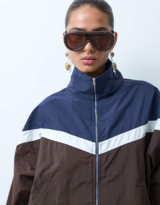 ASOS DESIGN blockfärgad batwing vindjacka i navy och chokladbrun, 4 av 4