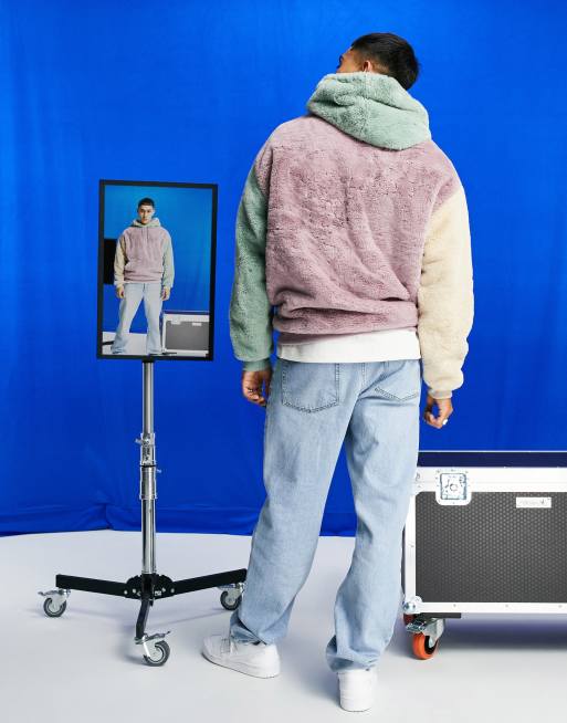 ASOS DESIGN – Blockfärgad huvtröja av fuskpäls i oversize och pastellfärger, 4 av 4