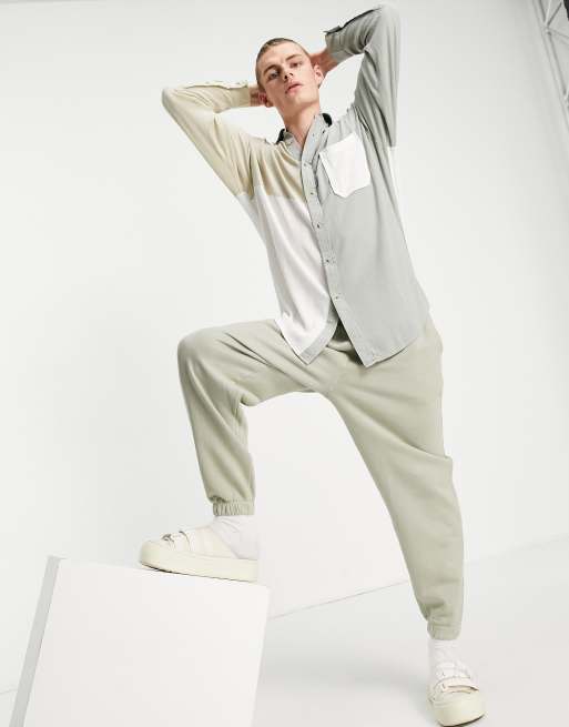 ASOS DESIGN – Blockfärgad oversized skjorta med sänkt axelsöm av skrynklig viskos