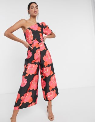 ASOS DESIGN – Blommig jumpsuit i strukturtyg med öppen axel