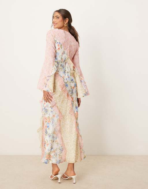 ASOS DESIGN – Blommig maxiklänning med dekorativ söm och kluvna volanger, 3 av 4