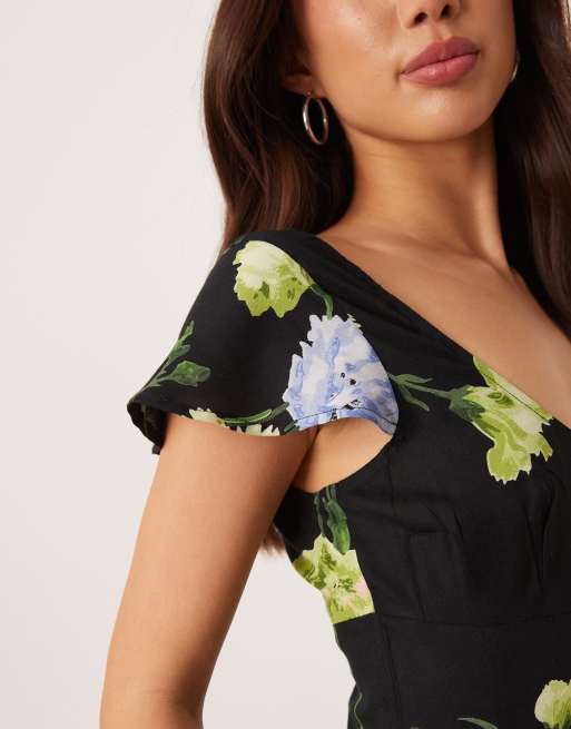 ASOS DESIGN – Blommig maxiklänning med korta ärmar, djup halsringning och klockad kjol, 4 av 4