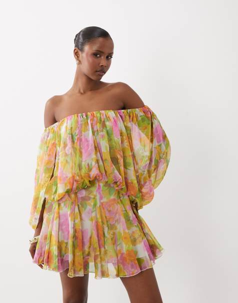 ASOS DESIGN – Blommig miniklänning med blusärmar, slits på ärmen och klockad kjol med volym - view 1