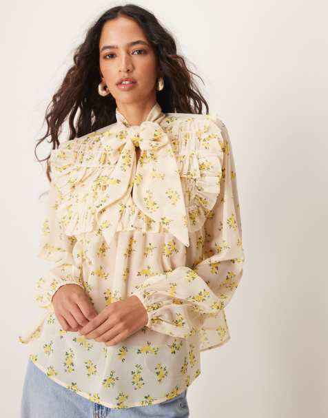 ASOS DESIGN – Blommig, smockad topp med volang och knytning - view 1