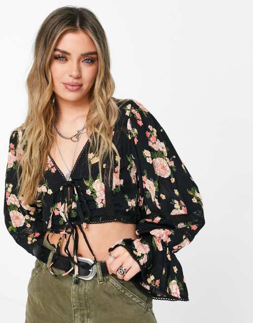 ASOS DESIGN – Blommig urringad topp med långa ärmar och spetsinslag, del av set