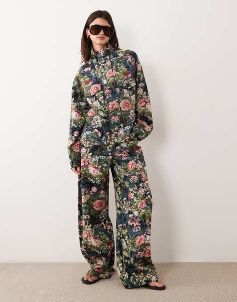 ASOS DESIGN – Blommigt, mönstrat set med baggy byxor med rosett och lång jacka med ståkrage - view 1