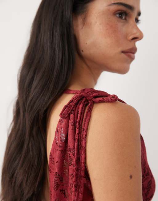 ASOS DESIGN blondetop med asymmetrisk slids og lang længde i rød, 2 af 4