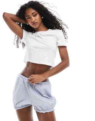 ASOS DESIGN - Bloomer-Shorts in Blau gestreift mit Ballonsaum-Bunt