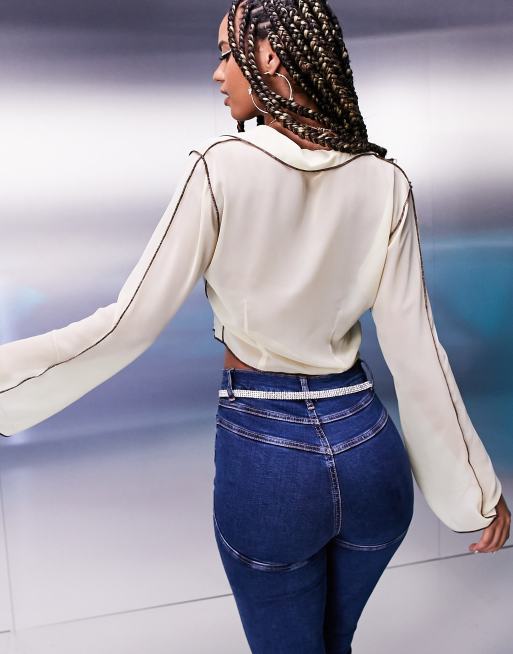 ASOS DESIGN - Blouse met gestrikte voorkant en contrasterend stiksel in crème , 2 van 4
