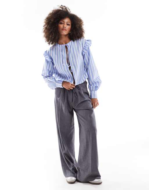 Blouse nouée devant sale