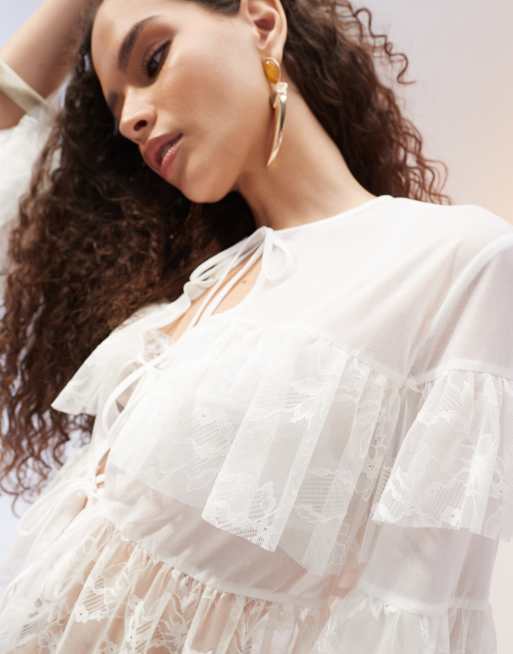 ASOS DESIGN - Blouse nouée sur le devant à volants avec empiècements en dentelle - Ivoire, 3 de 4
