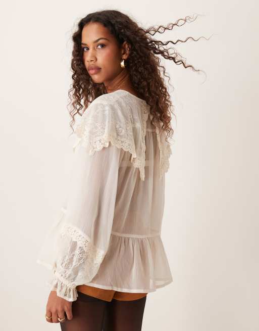 ASOS DESIGN - Blouse van chiffon en kant met kraagdetail in crème, 2 van 4