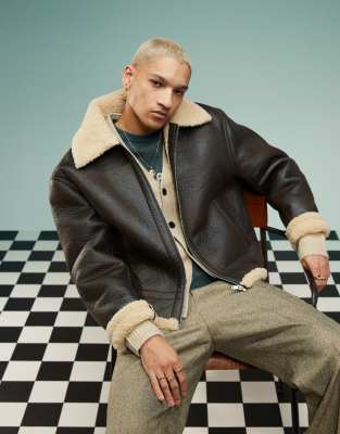 ASOS DESIGN - Blouson aviateur court oversize en imitation cuir - Marron